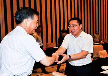 原中央政治局常委、第十三届全国政协主席，，，，，，， 时任国务院副总理汪洋接见bb贝博艾弗森官方网站科技总裁薛驰